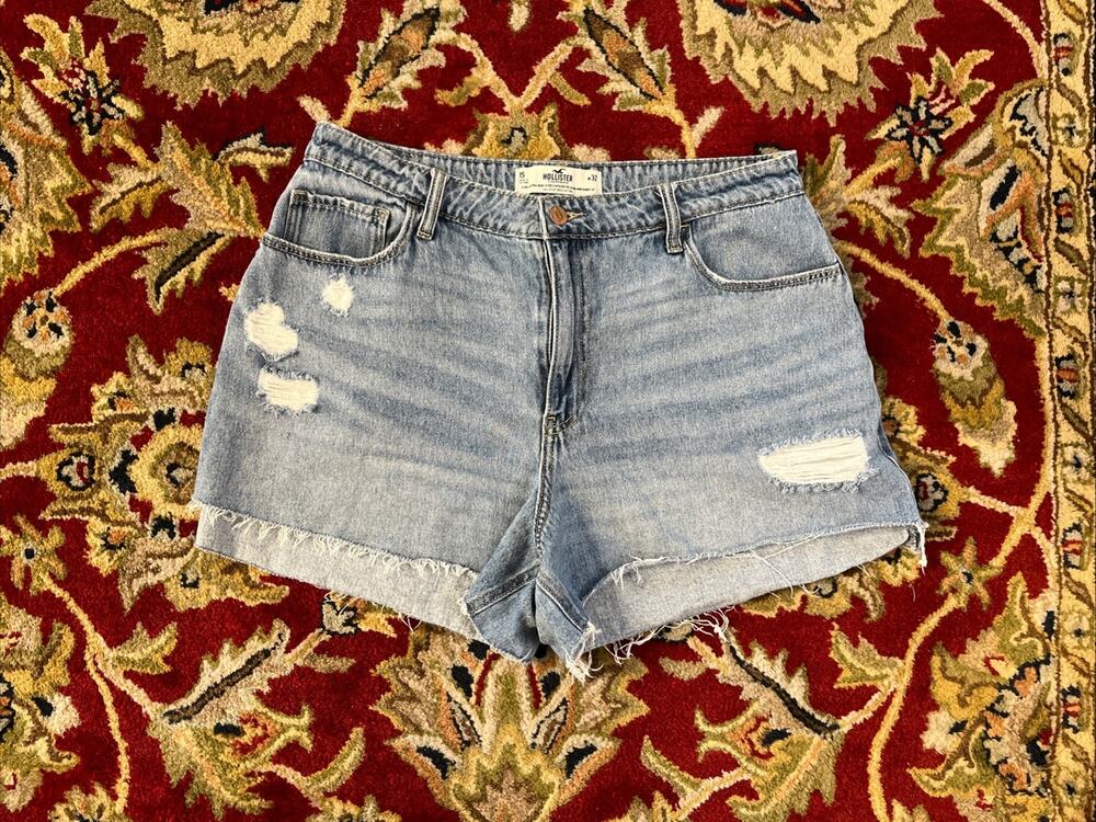 Hollister Size 15 / 32 Curvy Ultra‎ High-Rise Vintage Relaxed Mom Short 3”